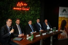 A Honesfood konferencia résztvevői (jobbról balra): Giacomo Pedranzini, Friedrich László, Zászlós Tibor, Horváth Zoltán és Moldován András – Fotó: Hubay József