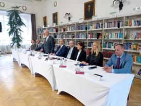 A száj- és körömfájás bizottság tartott sajtótájékoztatót. Fotó: Pardavi Mariann / kisalfold.hu